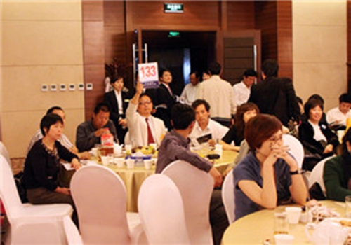 拍賣現(xiàn)場(chǎng)